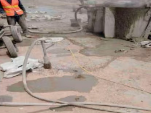 临潼水泥混凝土路面板底注浆技术 路面脱空注浆整治方案